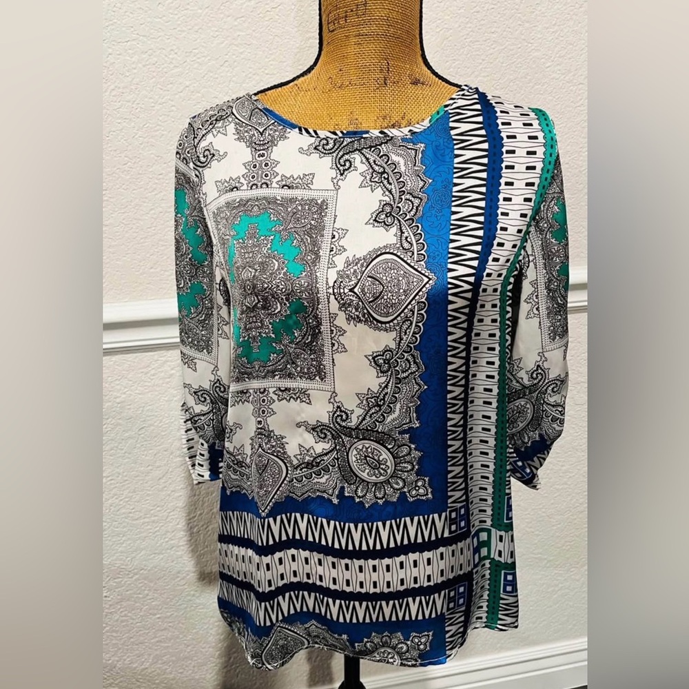 Chico’s Geometric Bandana Paisley Print Pullover M Blouse Size Medium
AS IS